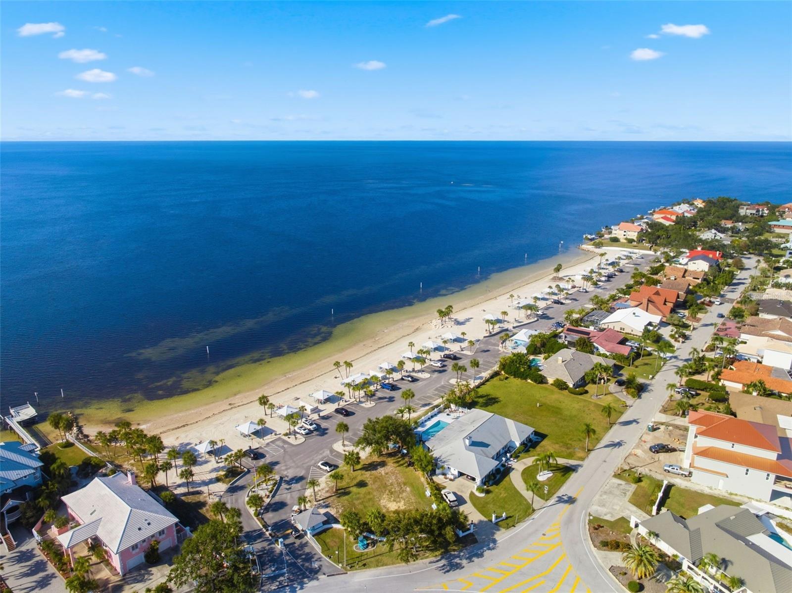 FLOR A MAR - Residential