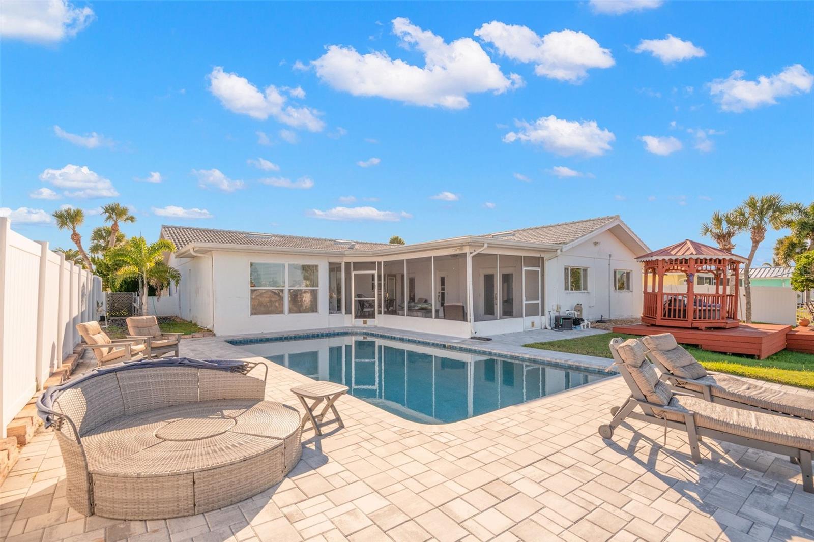 FLOR A MAR - Residential