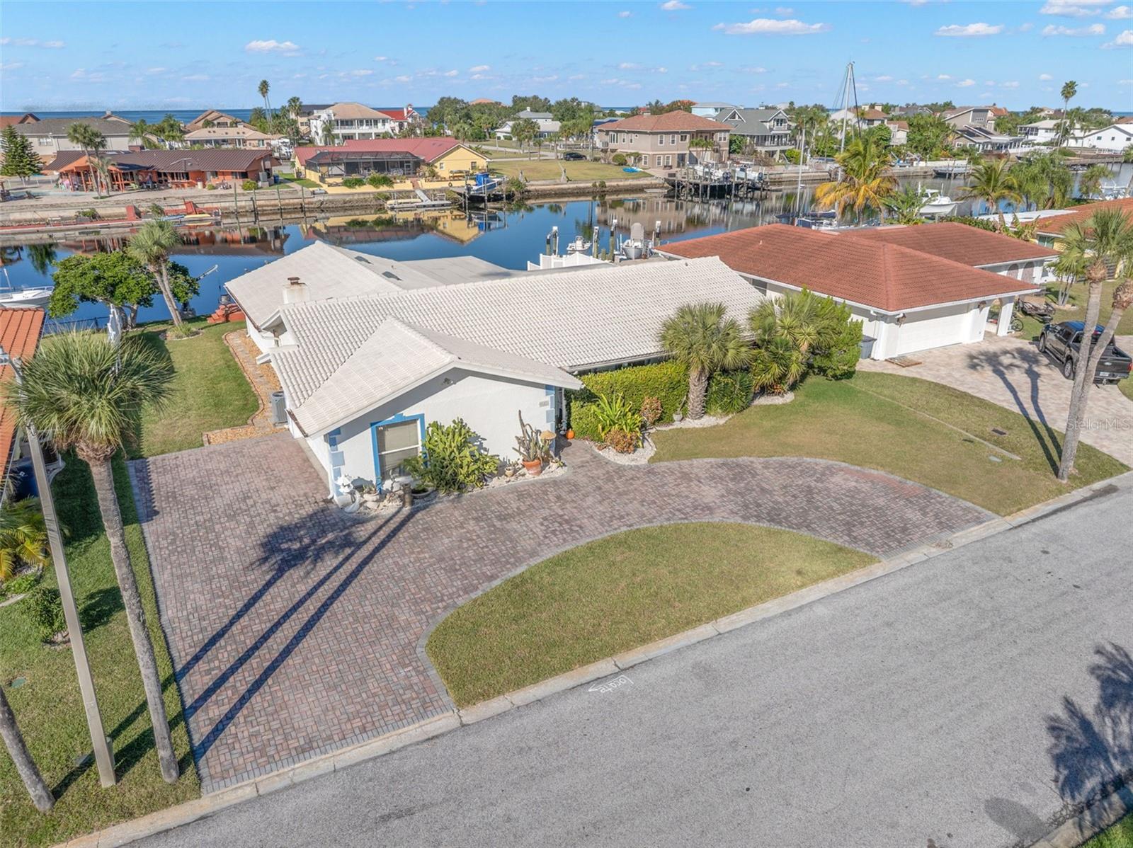 FLOR A MAR - Residential