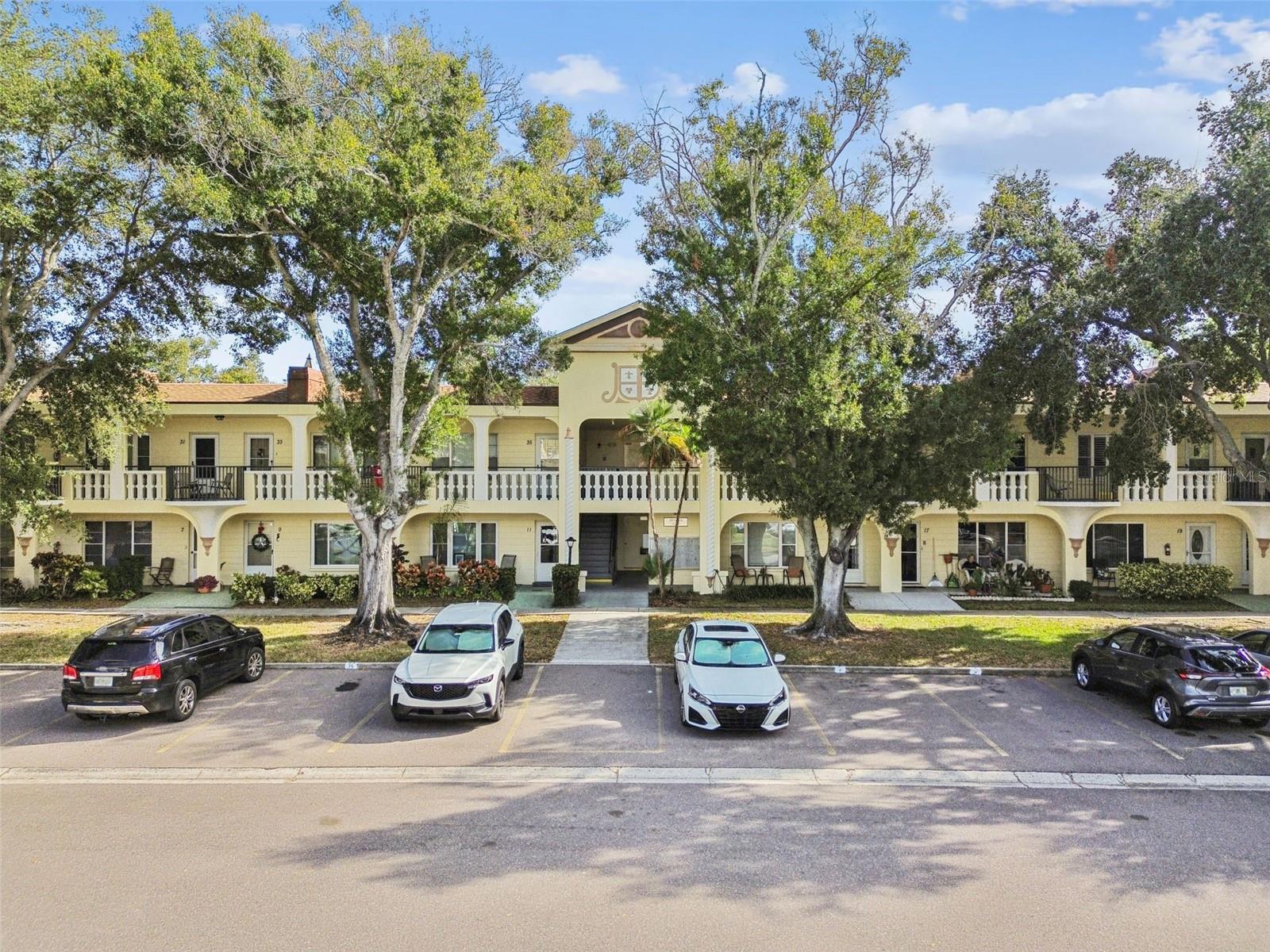 ON TOP OF THE WORLD - Residential