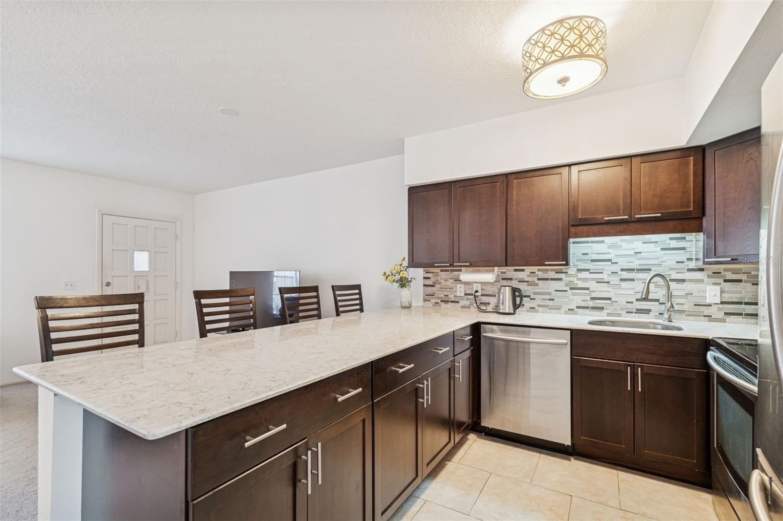 ON TOP OF THE WORLD - Residential