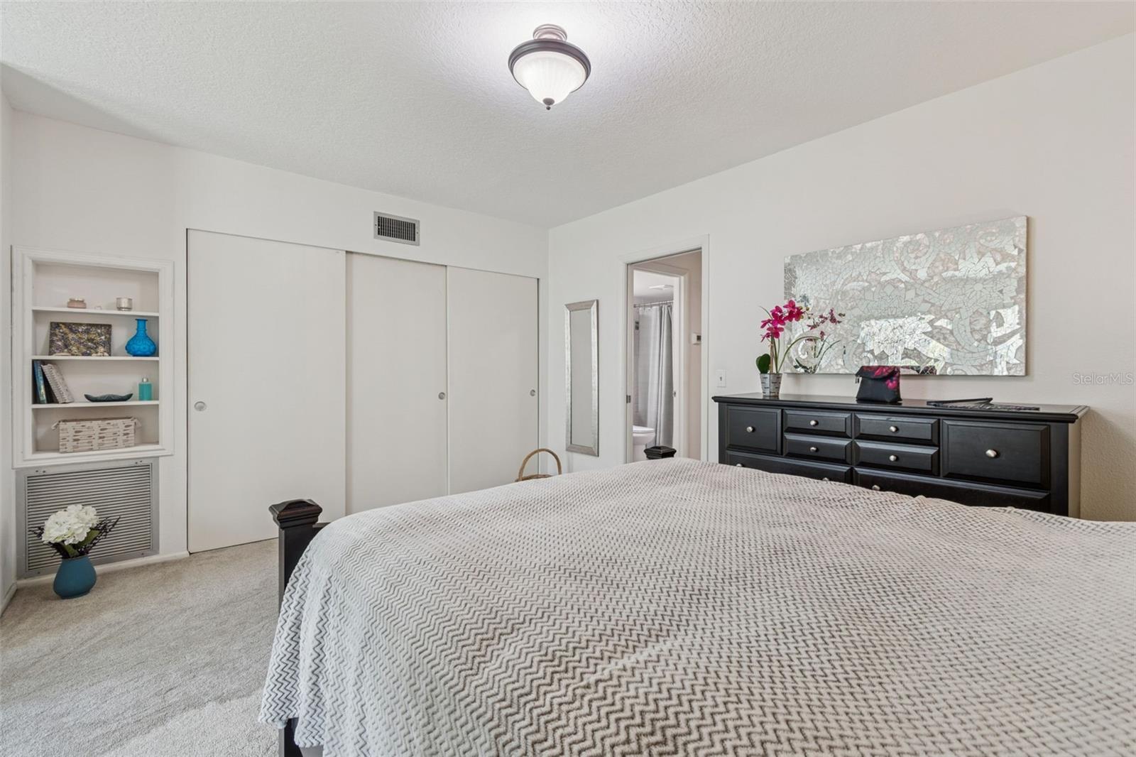 ON TOP OF THE WORLD - Residential