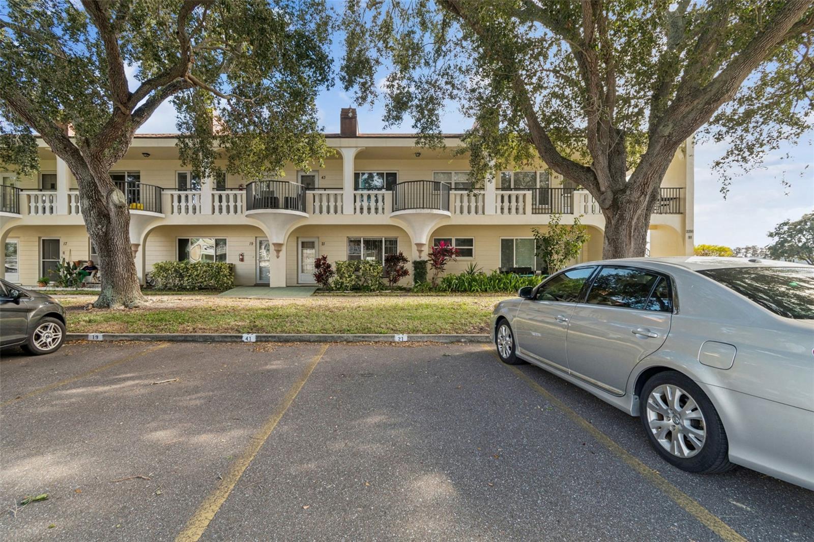 ON TOP OF THE WORLD - Residential