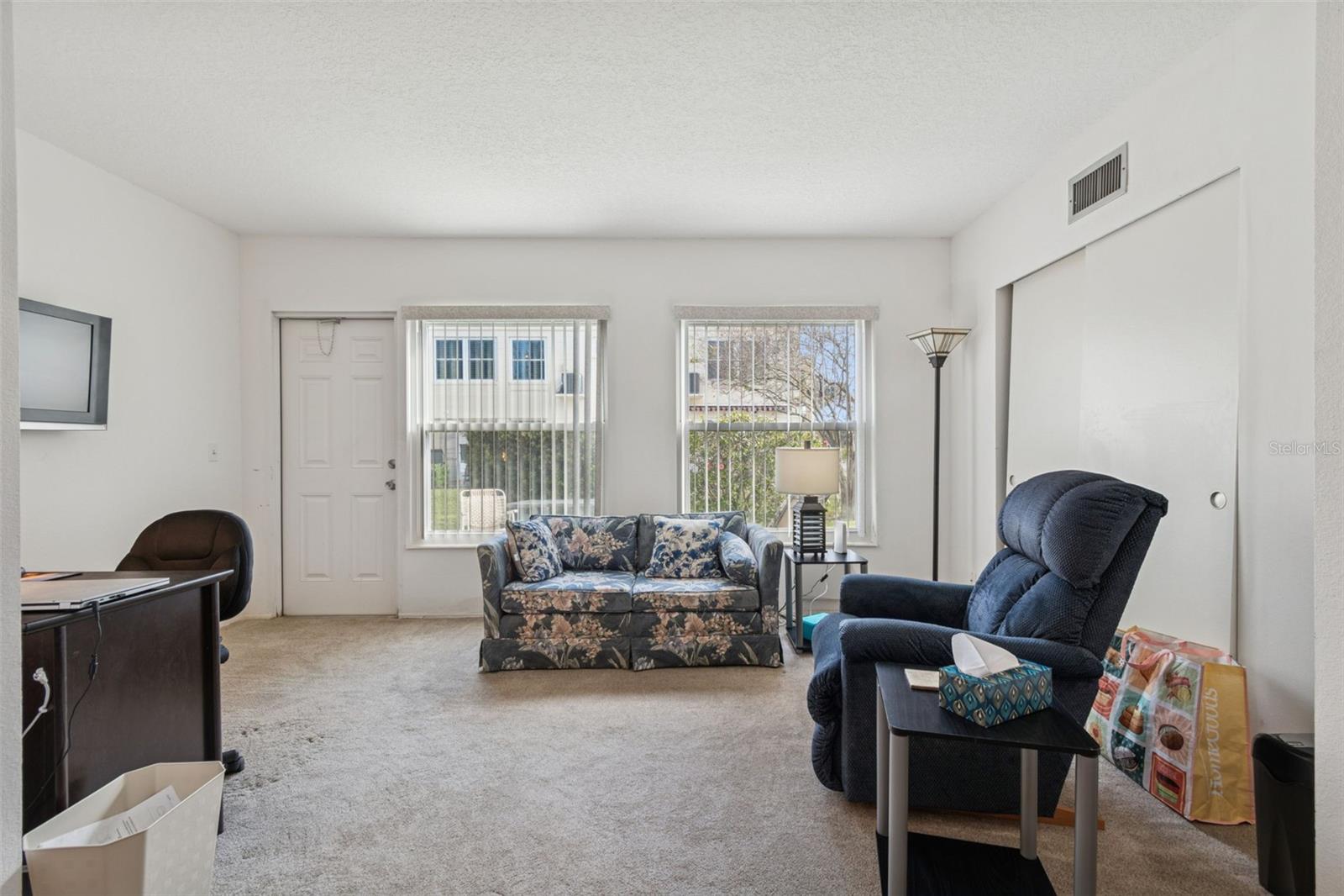 ON TOP OF THE WORLD - Residential