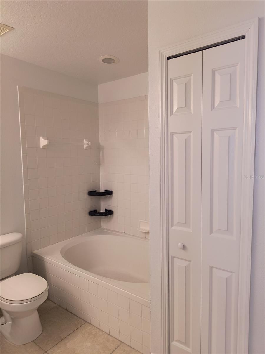 WINDSOR OAKS - Residential Lease