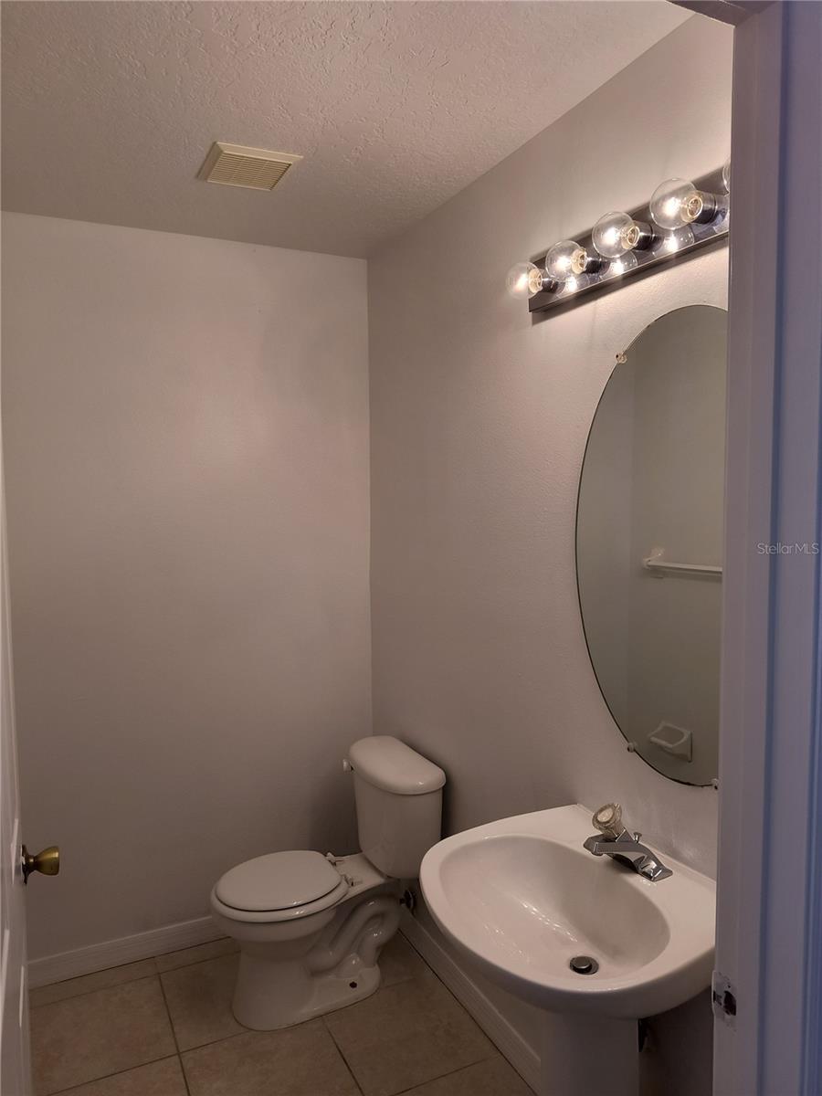 WINDSOR OAKS - Residential Lease