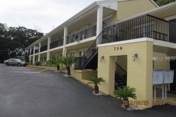 Spacious 2nd Floor- 1 bedroom 1 bath condo is centrally located on West Dixie, across the street from Venetian Gardens Park, close to Downtown Leesburg. Well maintained complex on Public Transit route. Beautifully upgraded and well maintained unit with tile throughout and all major kitchen appliances. Can't beat this location!