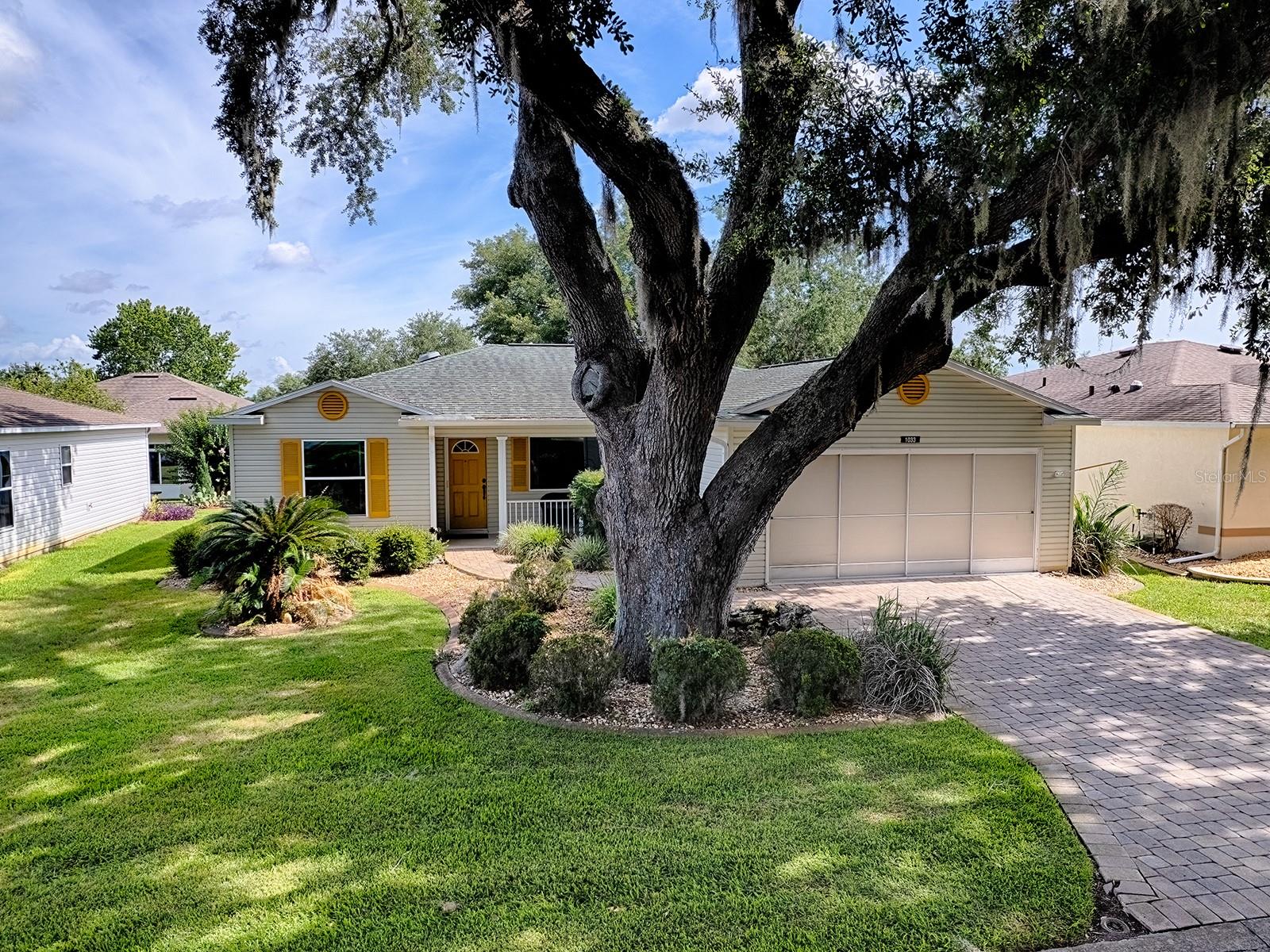 1033 MEADOWBEND DRIVE
