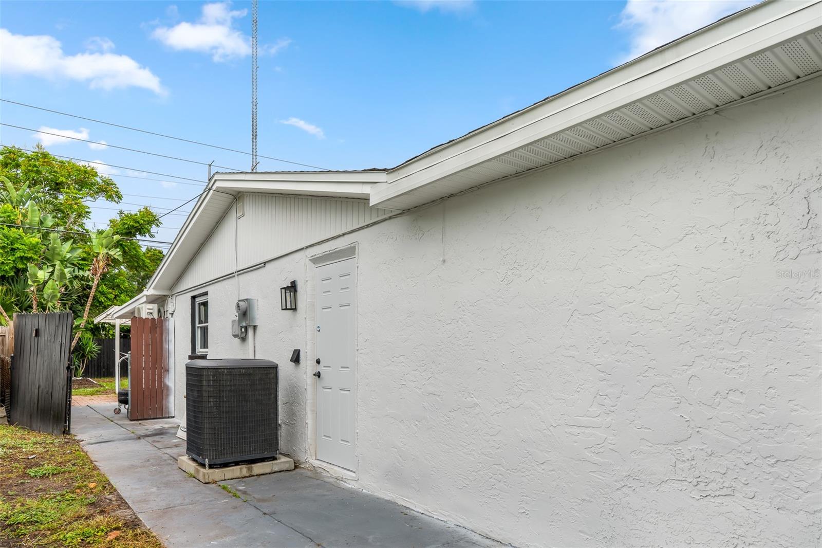 1539 DARTMOUTH DRIVE