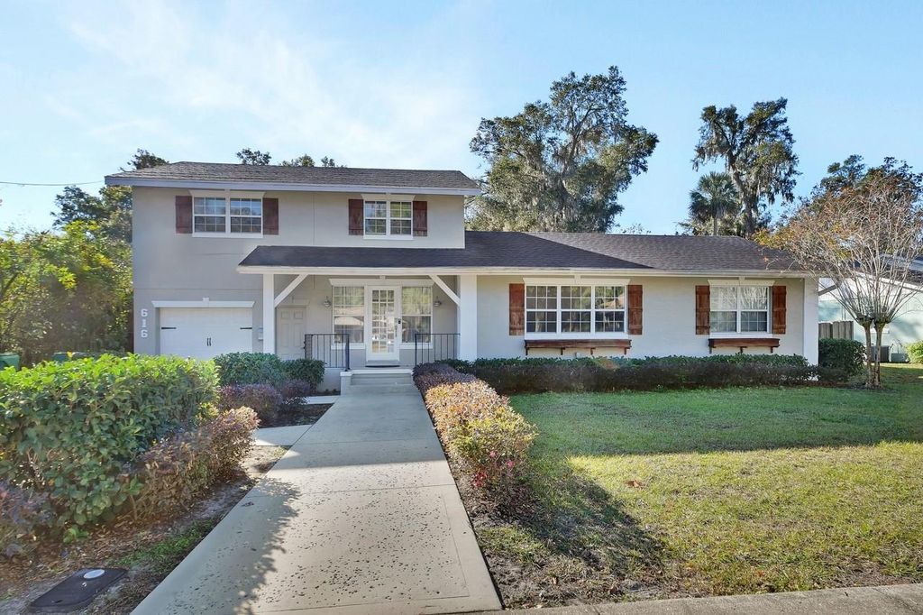 Photo of 616 W Minnesota Avenue, Deland, FL 32720 (MLS # V4946466)