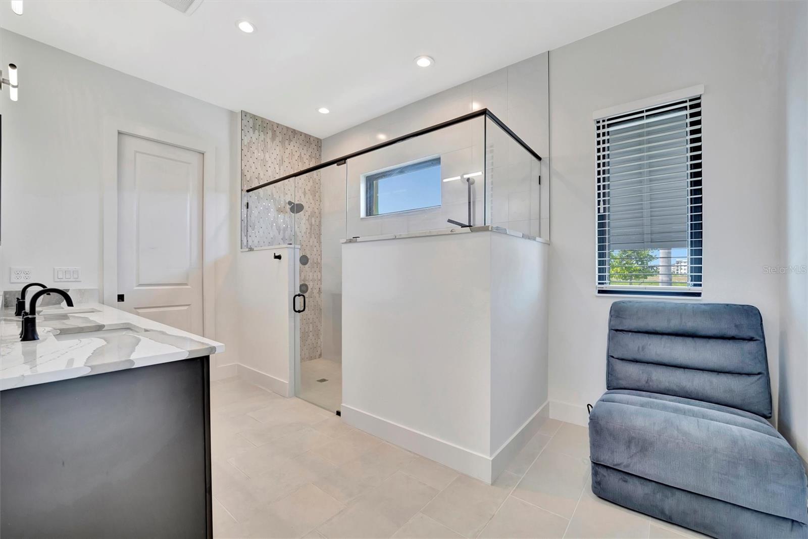 AQUA LAGOON - Residential