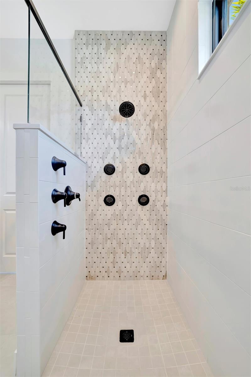 AQUA LAGOON - Residential