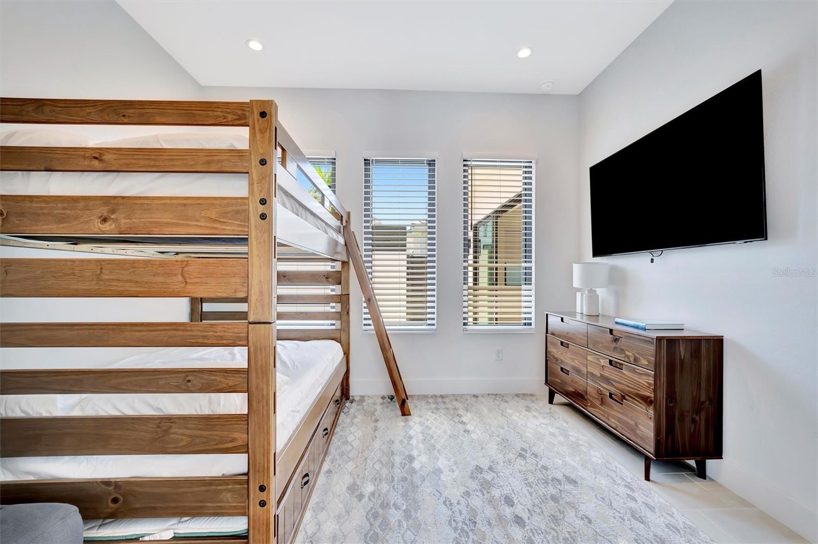 AQUA LAGOON - Residential