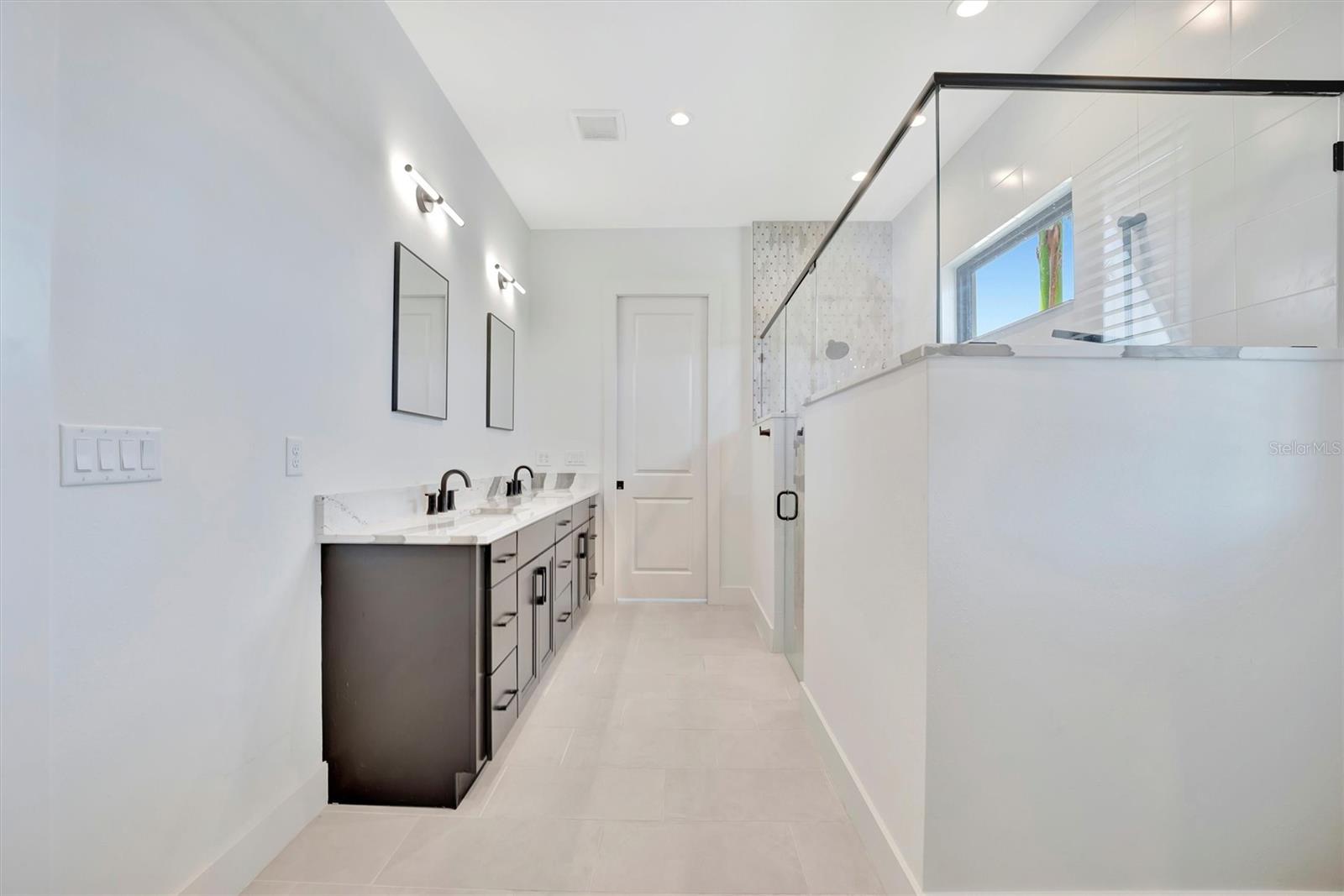 AQUA LAGOON - Residential