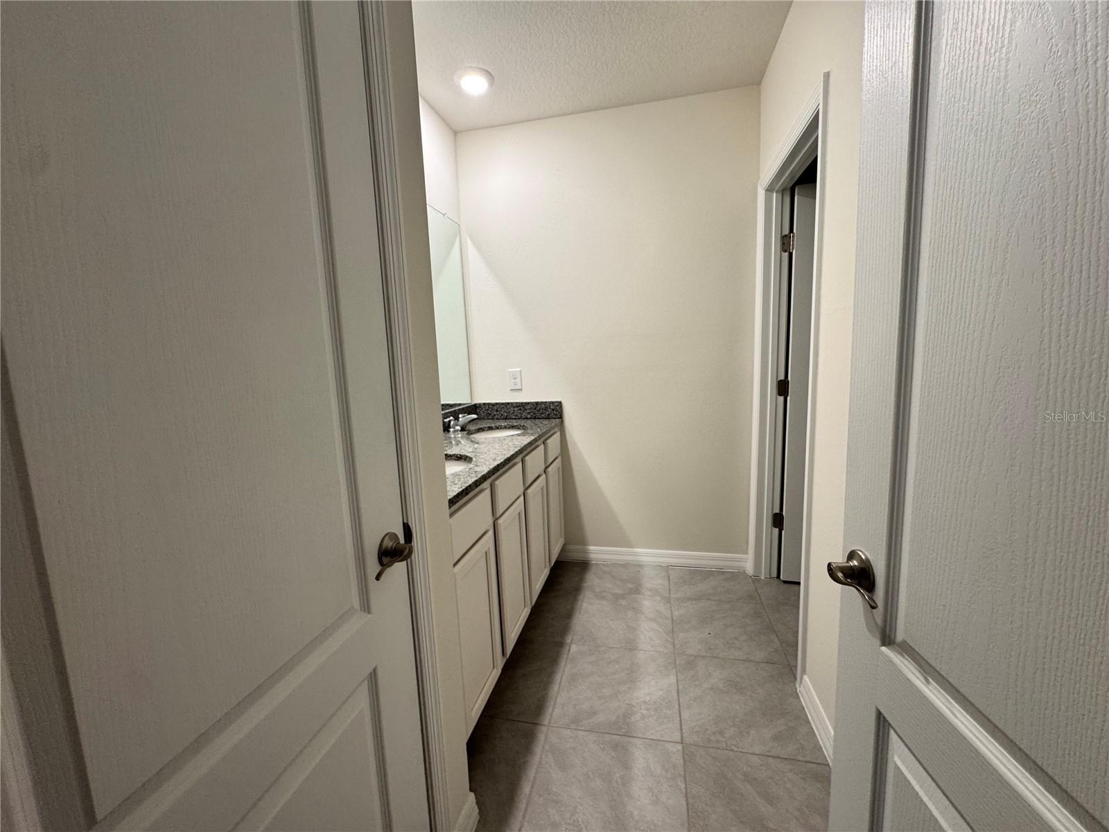 RIVERSTONE PH 2 - Residential Lease