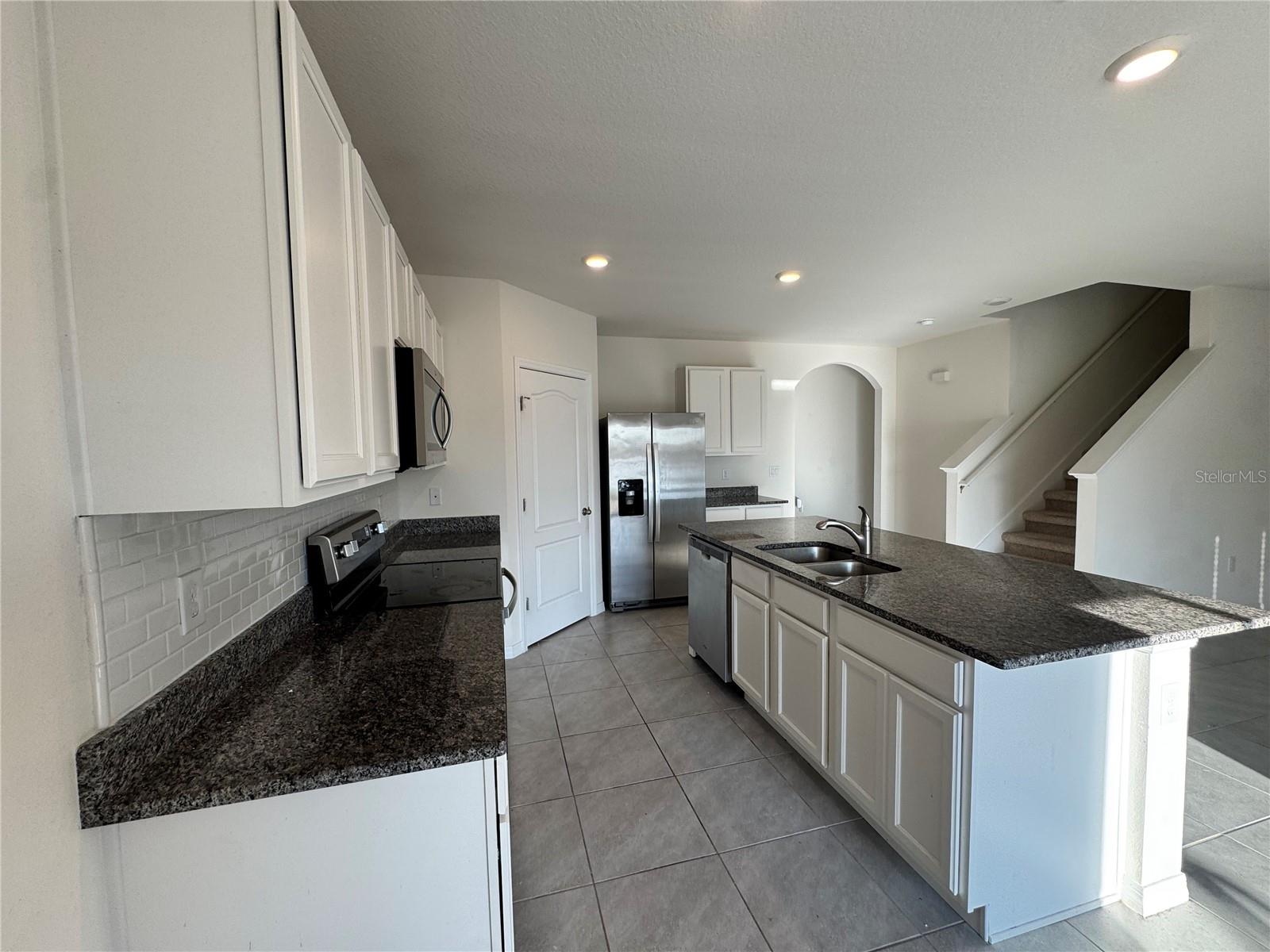 RIVERSTONE PH 2 - Residential Lease