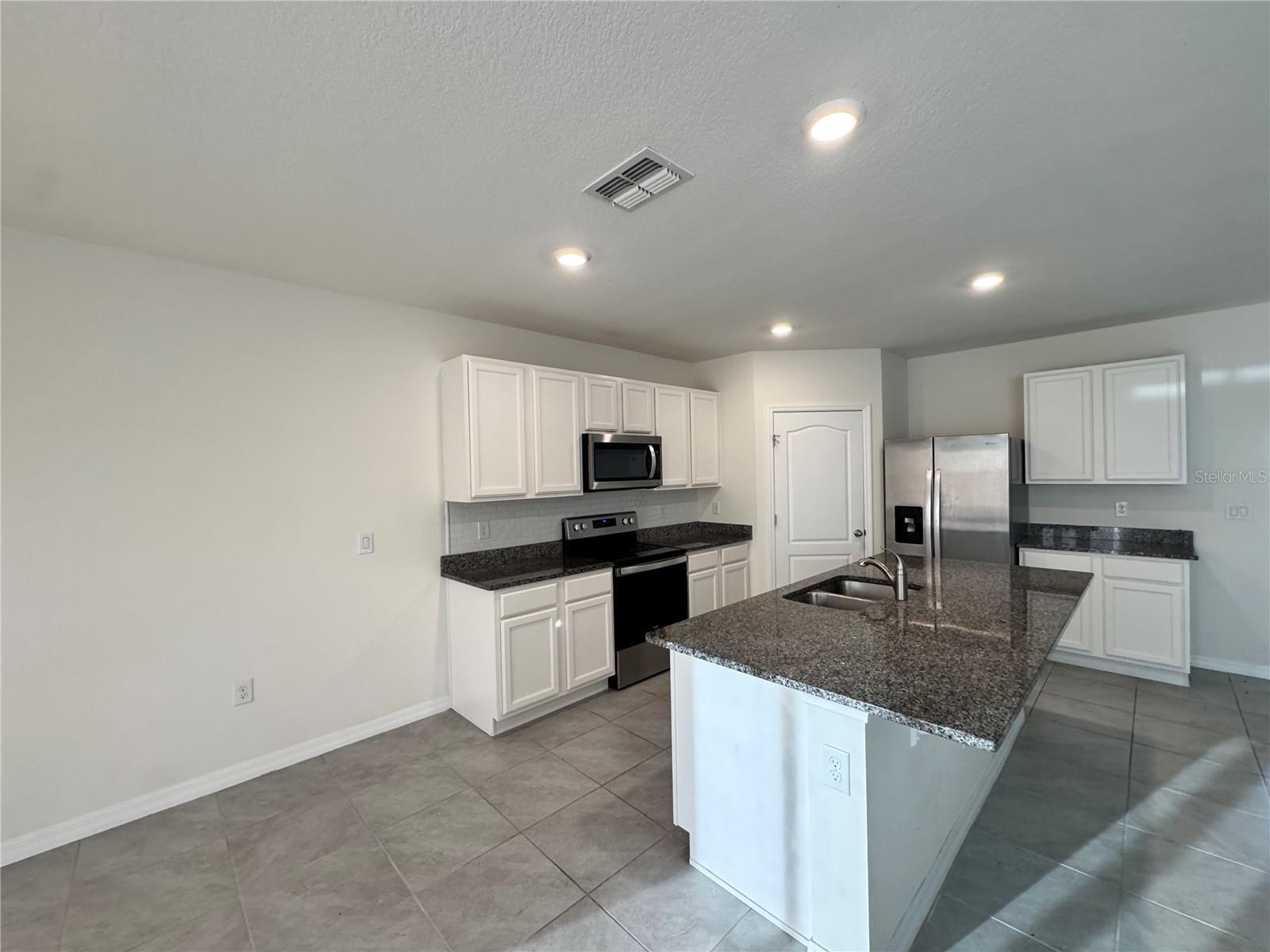 RIVERSTONE PH 2 - Residential Lease