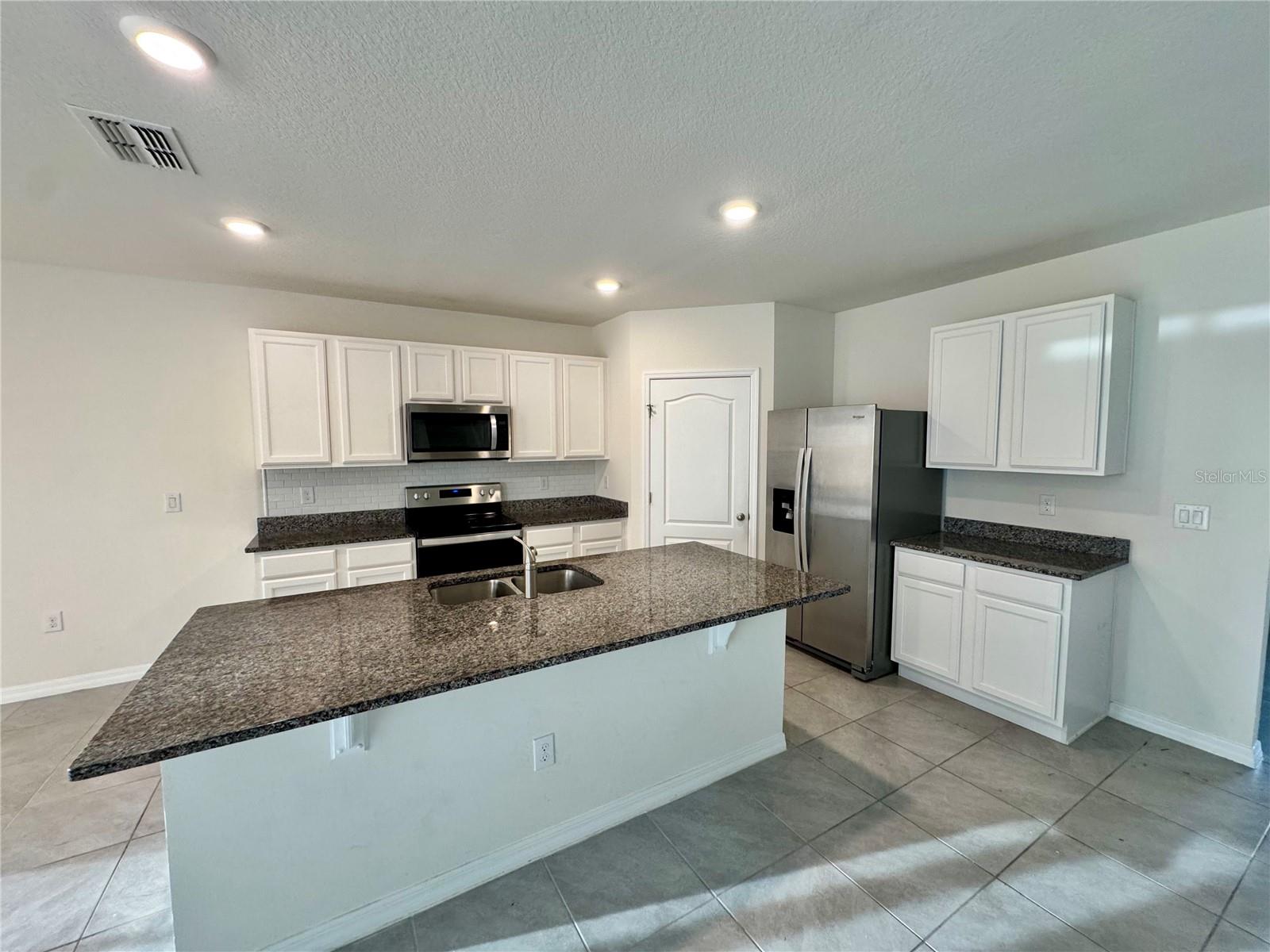 RIVERSTONE PH 2 - Residential Lease