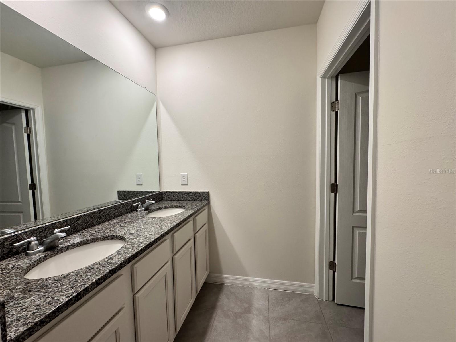 RIVERSTONE PH 2 - Residential Lease