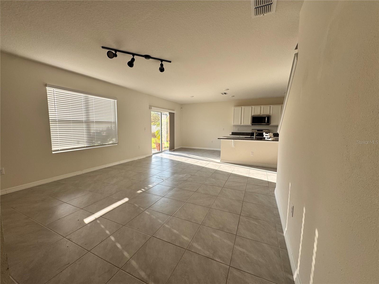 RIVERSTONE PH 2 - Residential Lease