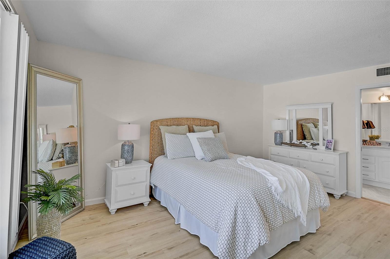 ORLEANS THE - Residential