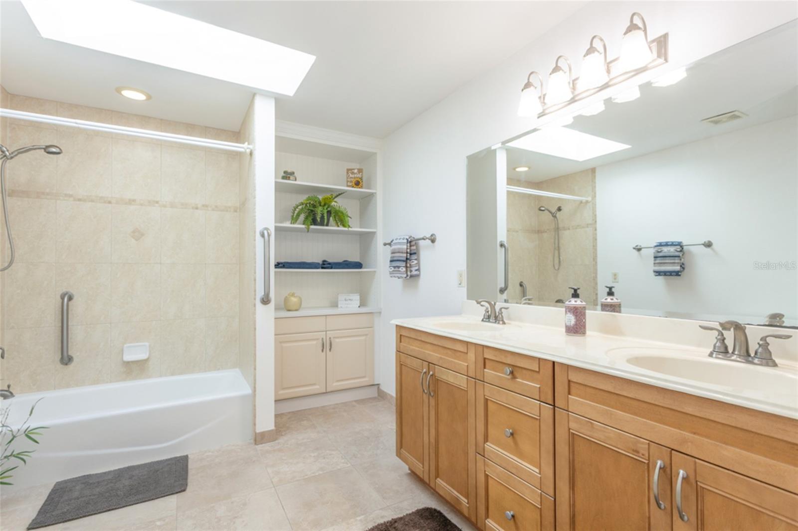 PINE LAKES - Residential