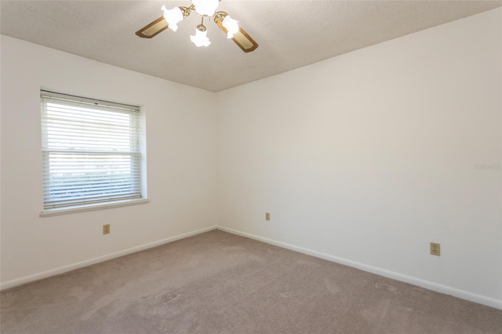 PINE LAKES - Residential