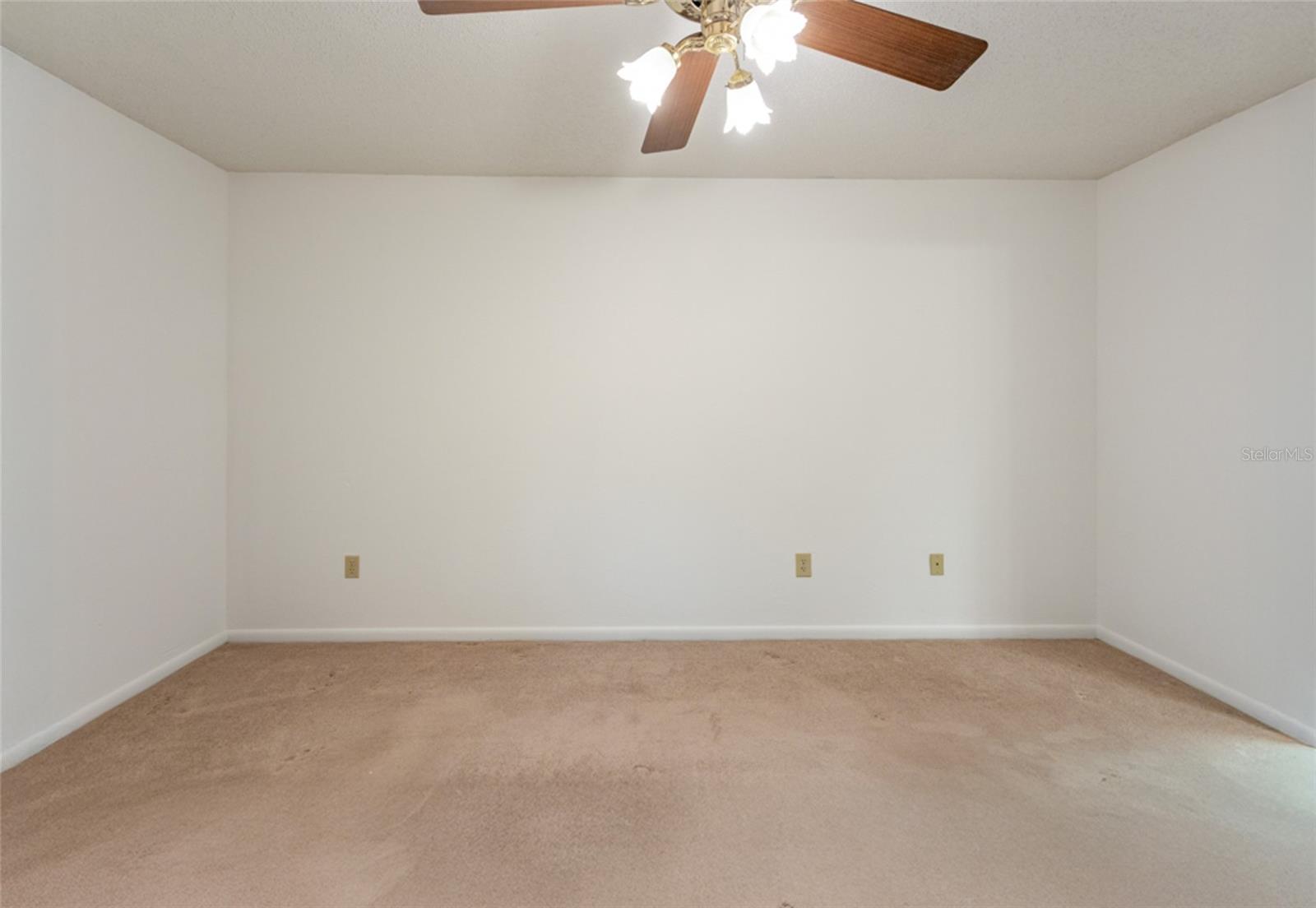 PINE LAKES - Residential