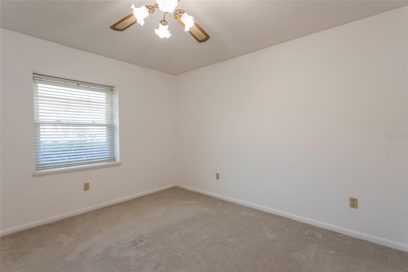 PINE LAKES - Residential