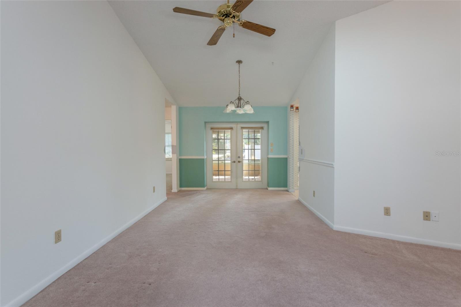 PINE LAKES - Residential