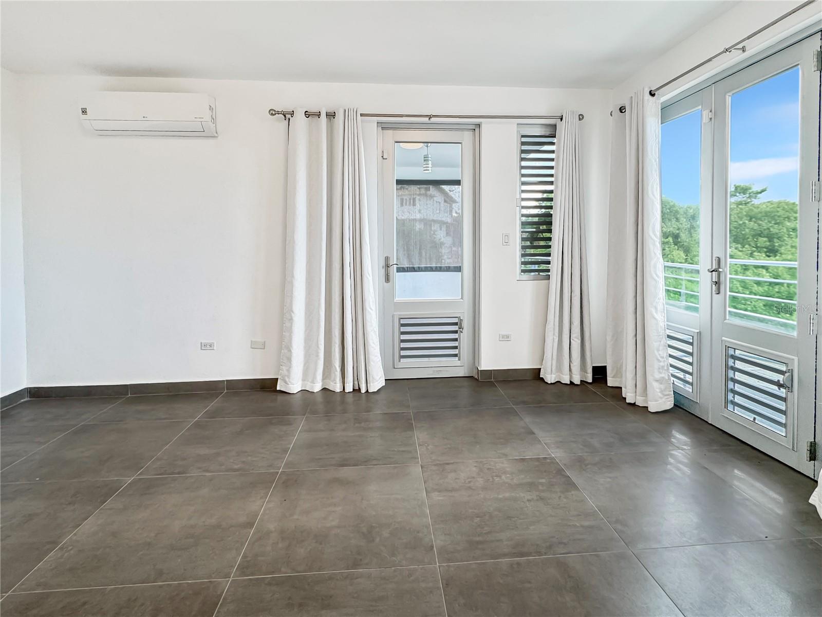 MINILLAS WARD, LA FLORESTA - Residential