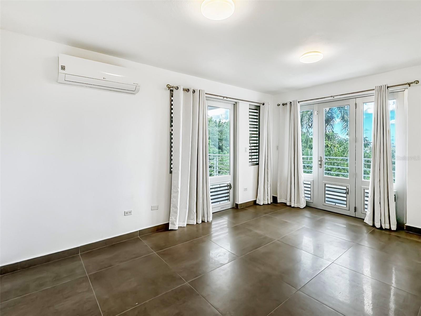 MINILLAS WARD, LA FLORESTA - Residential