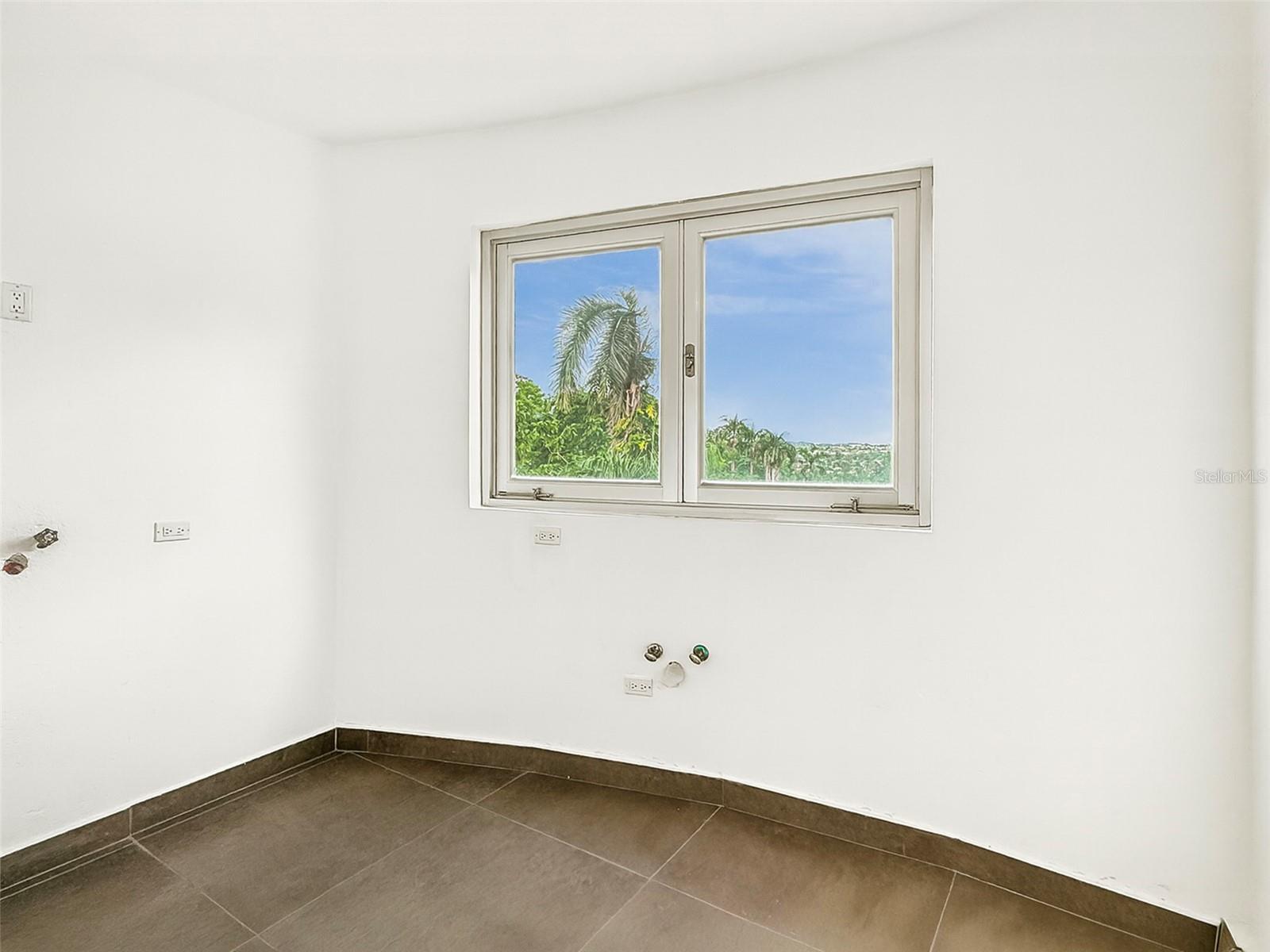 MINILLAS WARD, LA FLORESTA - Residential