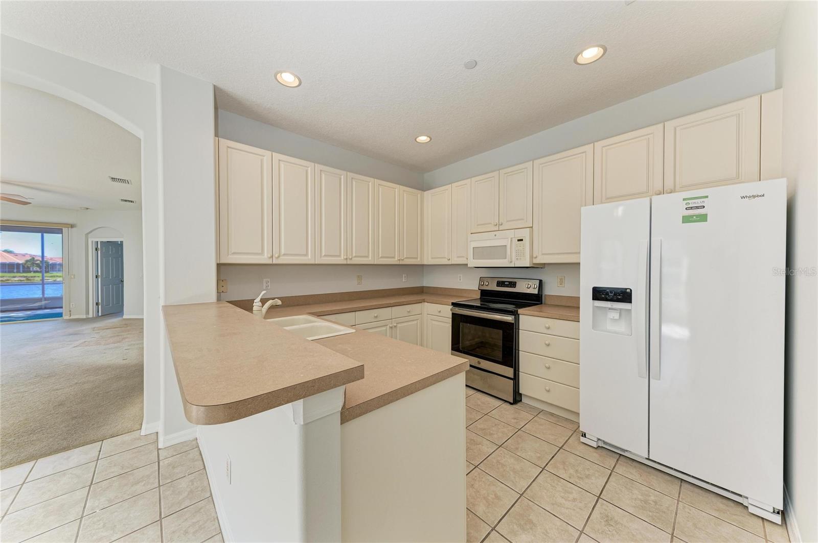 PELICAN POINTE GOLF & COUNTRY CLUB - Residential