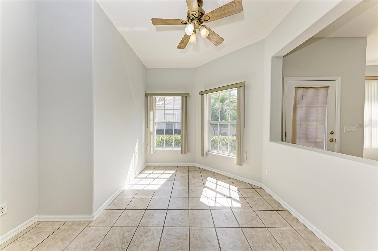 PELICAN POINTE GOLF & COUNTRY CLUB - Residential