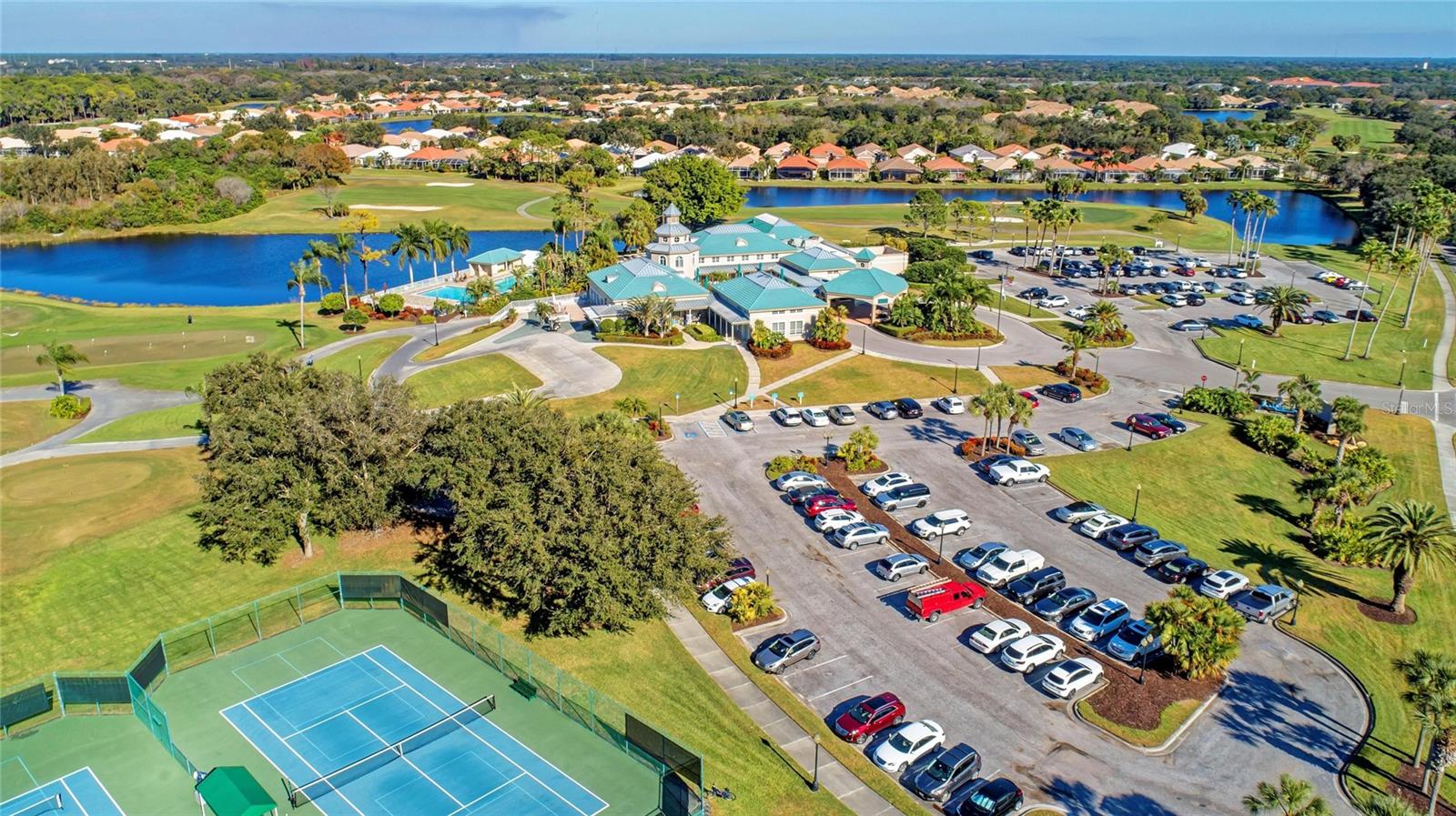 PELICAN POINTE GOLF & COUNTRY CLUB - Residential