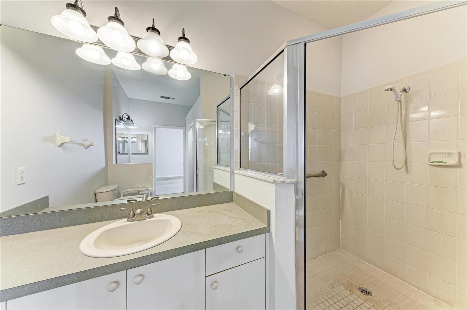 PELICAN POINTE GOLF & COUNTRY CLUB - Residential