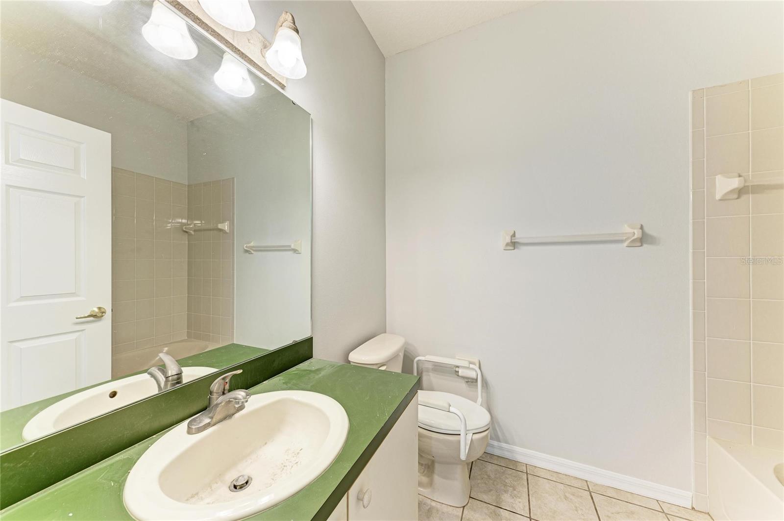 PELICAN POINTE GOLF & COUNTRY CLUB - Residential