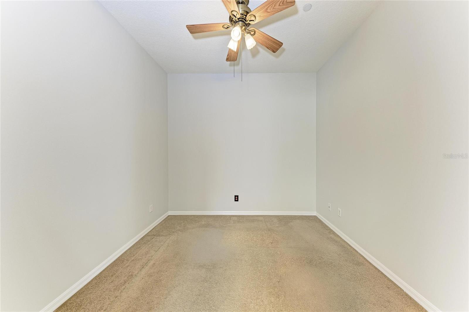 PELICAN POINTE GOLF & COUNTRY CLUB - Residential