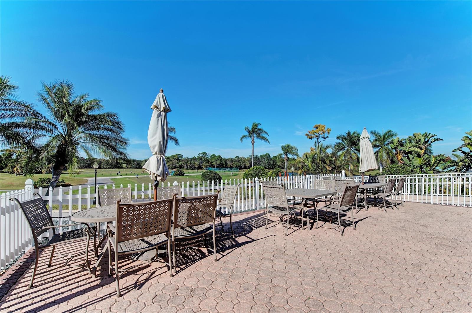 PELICAN POINTE GOLF & COUNTRY CLUB - Residential