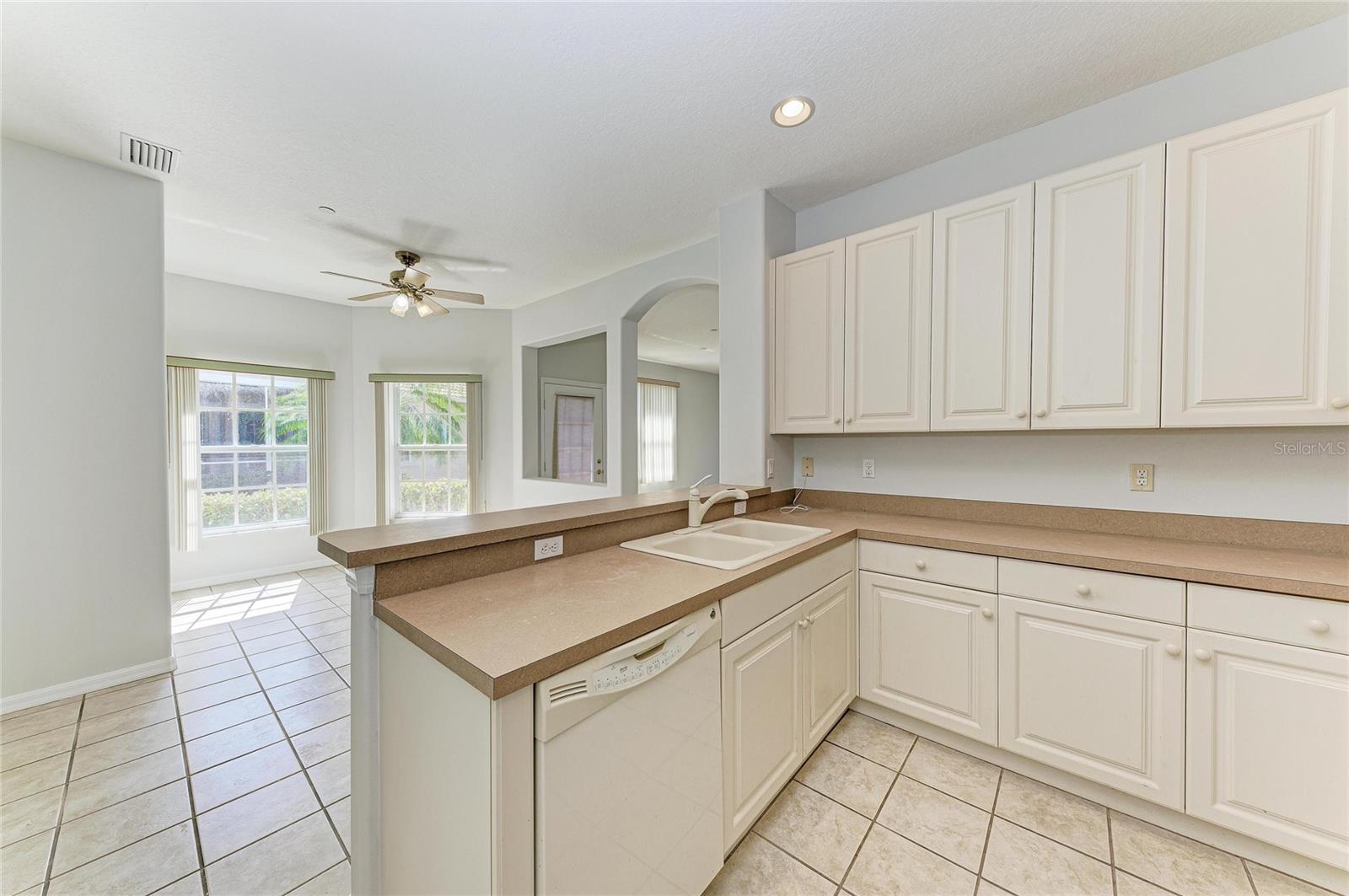 PELICAN POINTE GOLF & COUNTRY CLUB - Residential