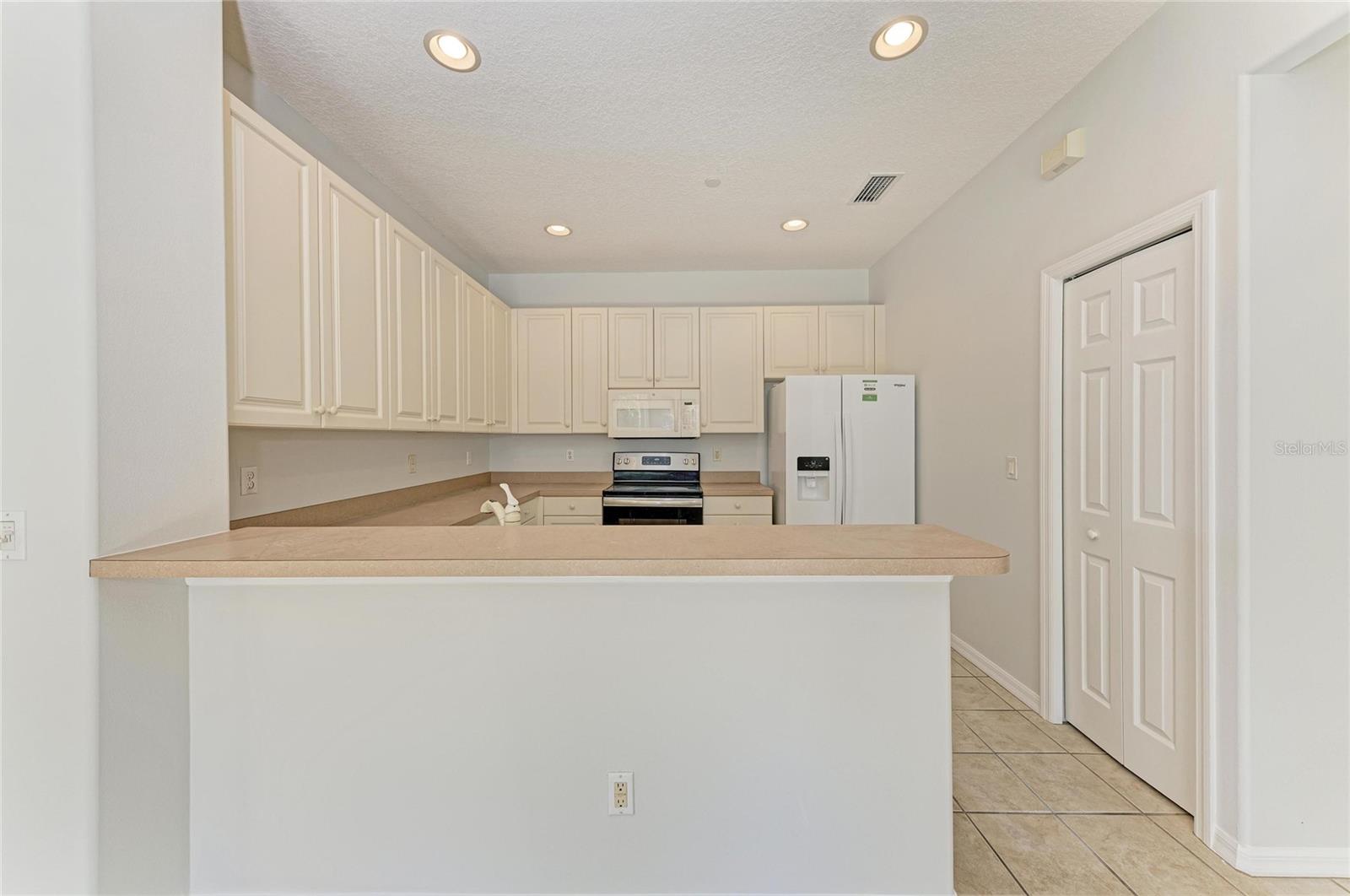 PELICAN POINTE GOLF & COUNTRY CLUB - Residential