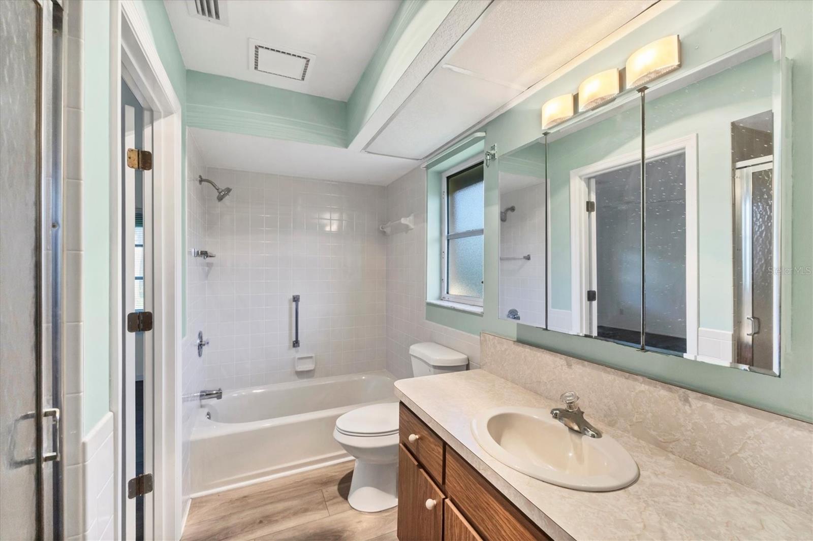 QUAIL LAKE - Residential