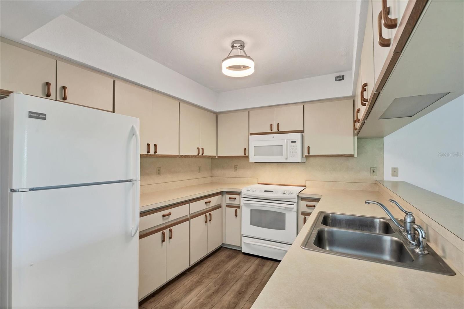 1614 QUAIL LAKE DR