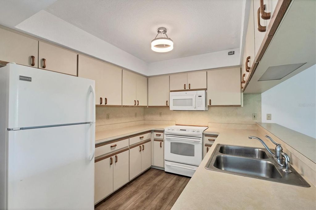 Photo of 1614 Quail Lake Dr, Venice, FL 34293 (MLS # N6139313)