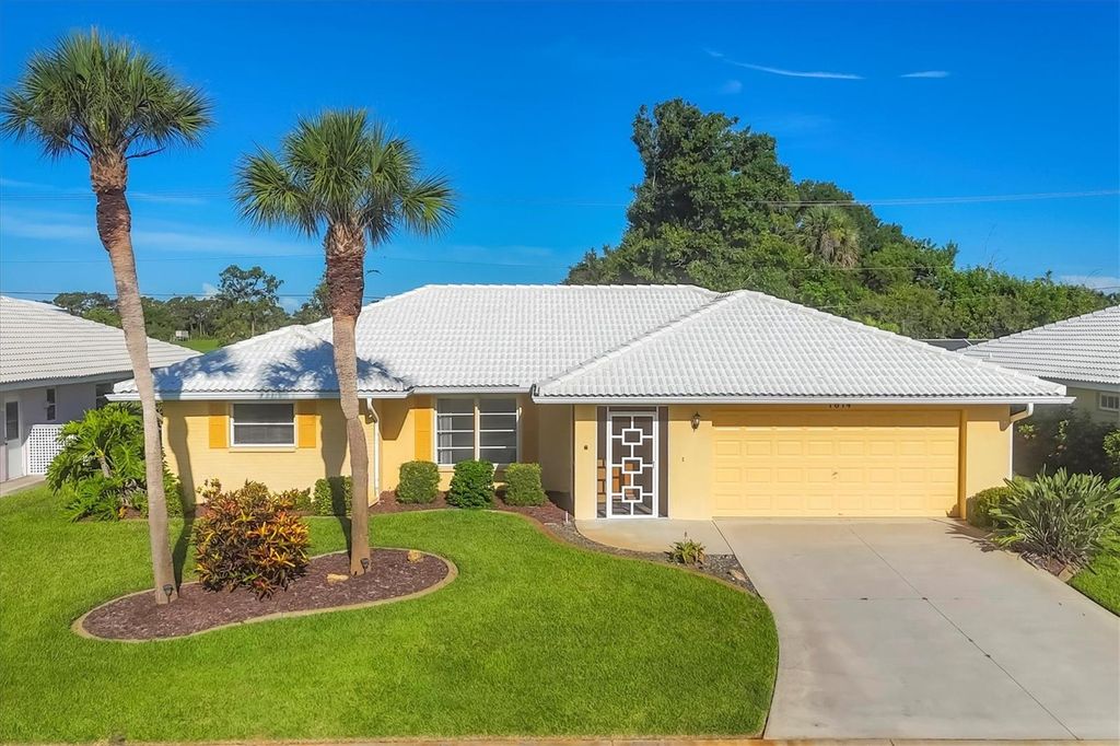 Photo of 1614 Quail Lake Dr, Venice, FL 34293 (MLS # N6139313)