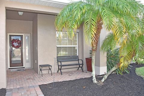 A home in LAKE WALES