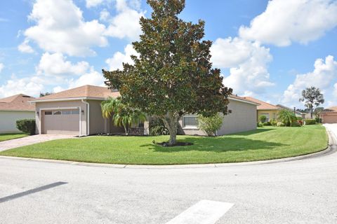 A home in LAKE WALES