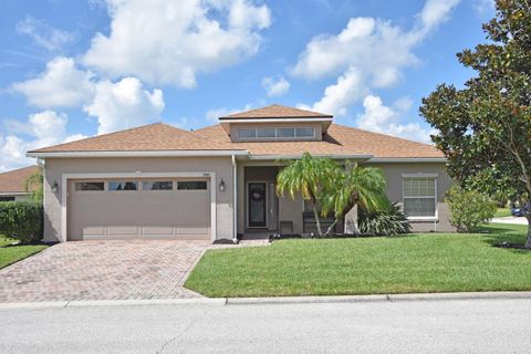 A home in LAKE WALES