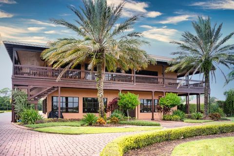 A home in LAKE WALES